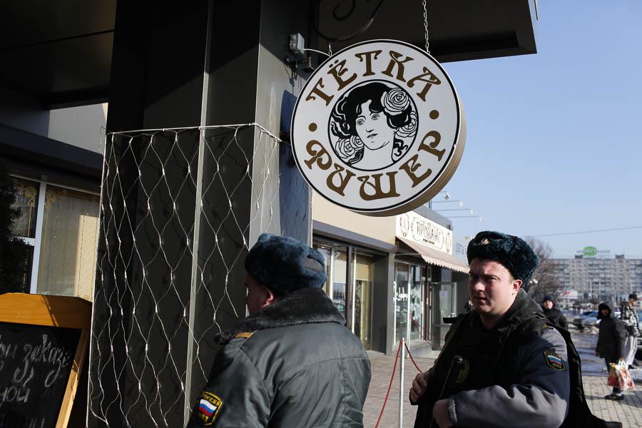 В Калининграде в ресторане «Тетка Фишер» неизвестные с битами напали на посетителей (+фото)