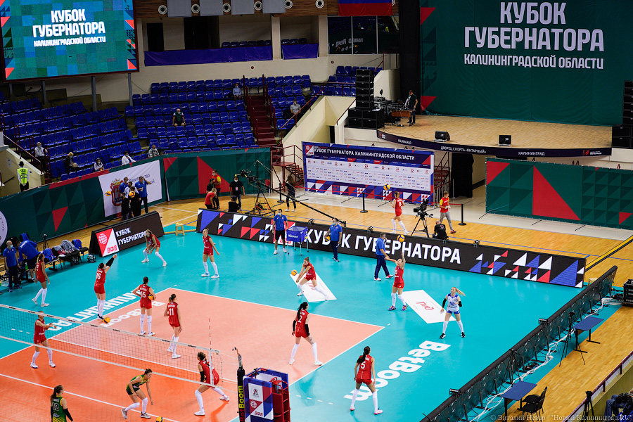 Сборная и 3 сильнейших клуба: волейбольный турнир на Кубок губернатора в «Янтарном»