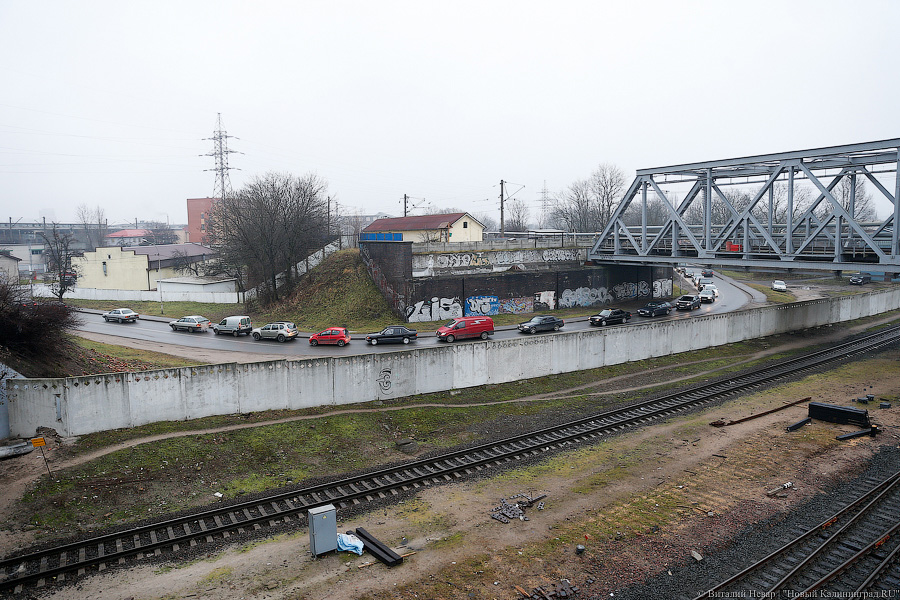 На Суворова без перемен: как «едет» мост через неделю после открытия 