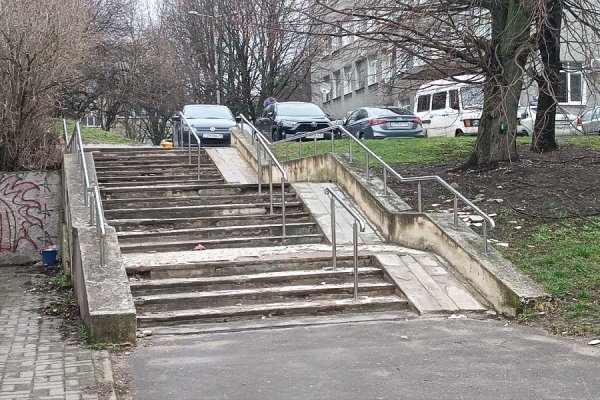 Горвласти выделили деньги на ремонт лестниц с «неприглядным видом» на Моспроспекте