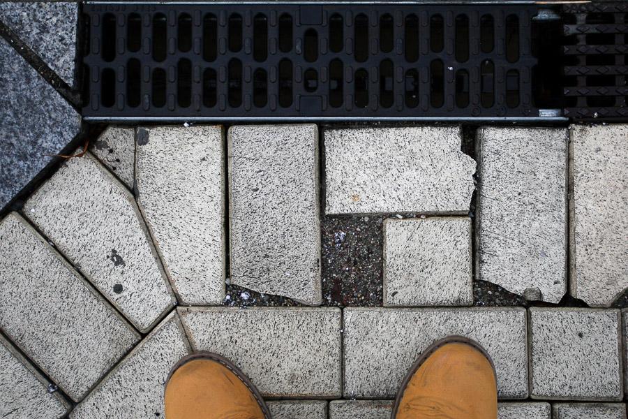 Победа и триумф: отчего на площади Победы появляются трещины и солевые отложения