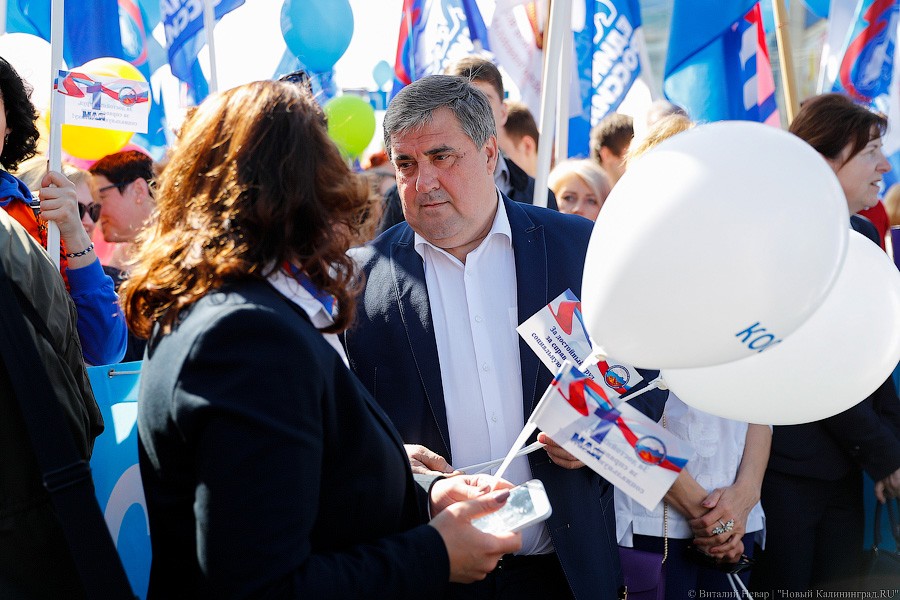 И официальные лица: в Калининграде прошло шествие за достойный труд