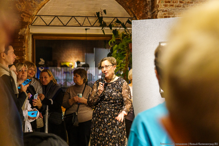 «О чем молчат деревья»: в Воротах открылась выставка, воспевающая придорожные аллеи (фото)