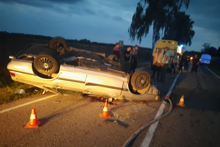 Под Нестеровом перевернулся автомобиль, есть пострадавшие