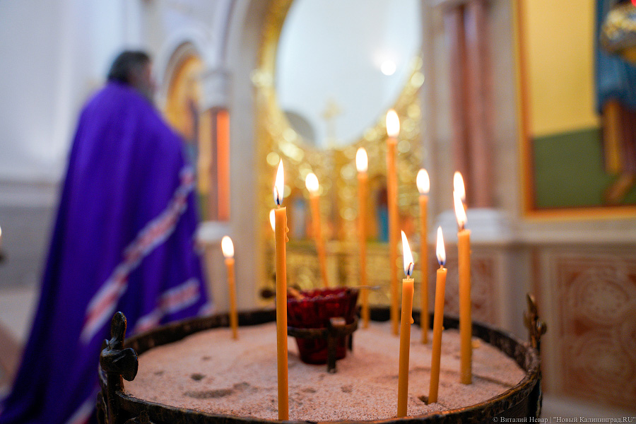 Богослужение в масках: в Калининграде прошла первая литургия в новом храме (фото)