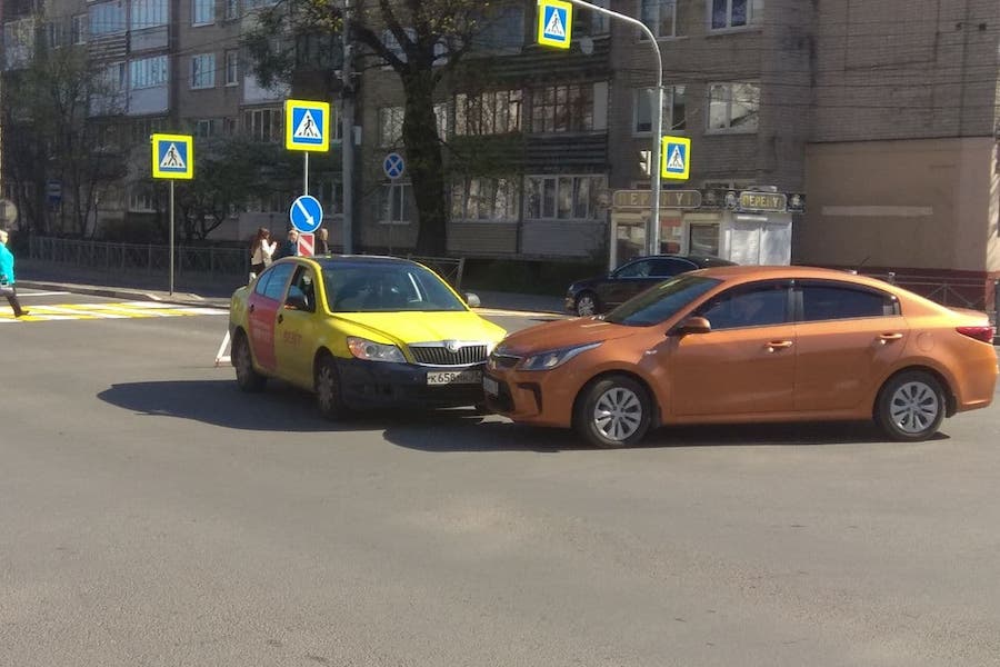 Невского встала из-за ДТП на перекрестке с Некрасова (фото)
