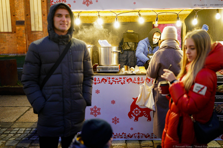 Девочки, записываемся на ободочки: в Калининграде открылась новогодняя ярмарка на острове Канта (фото)