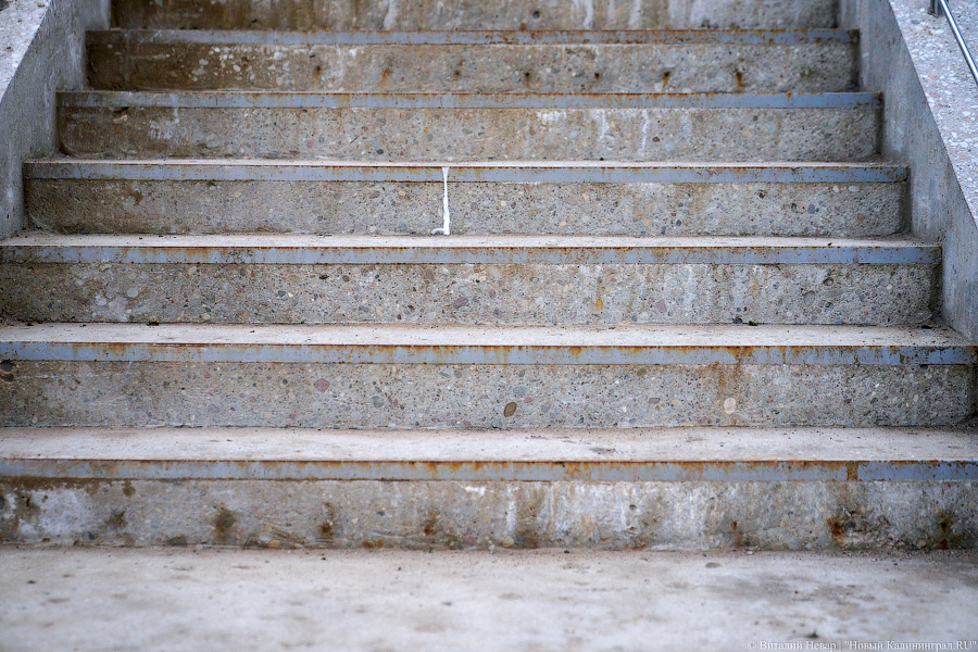 Обвалившаяся штукатурка и не только: благоустроенный за миллионы Нижний пруд после зимы