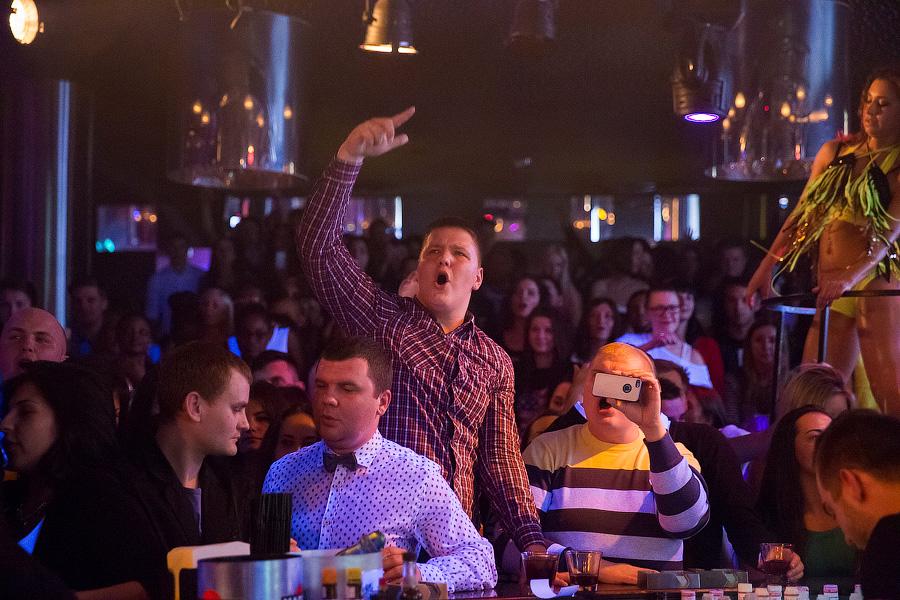 Все танцуют локтями: в клубе «Платинум» выступил протеже Тимати L’One