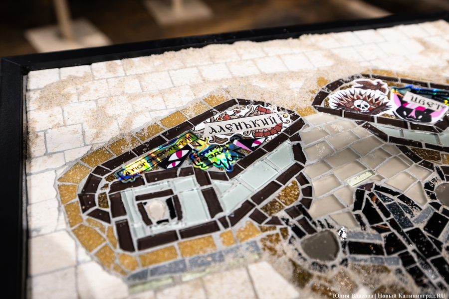 Что останется после нас: в «Воротах» открылась выставка современной мозаики