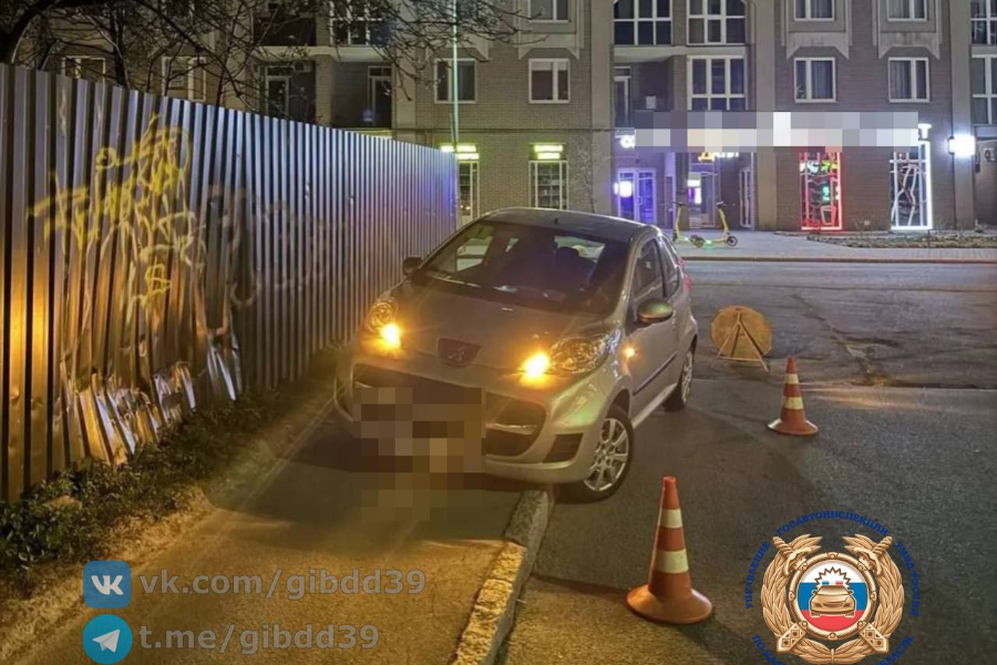 В Калининграде на ул. Клары Цеткин сбили несовершеннолетнего пешехода, выехав на тротуар