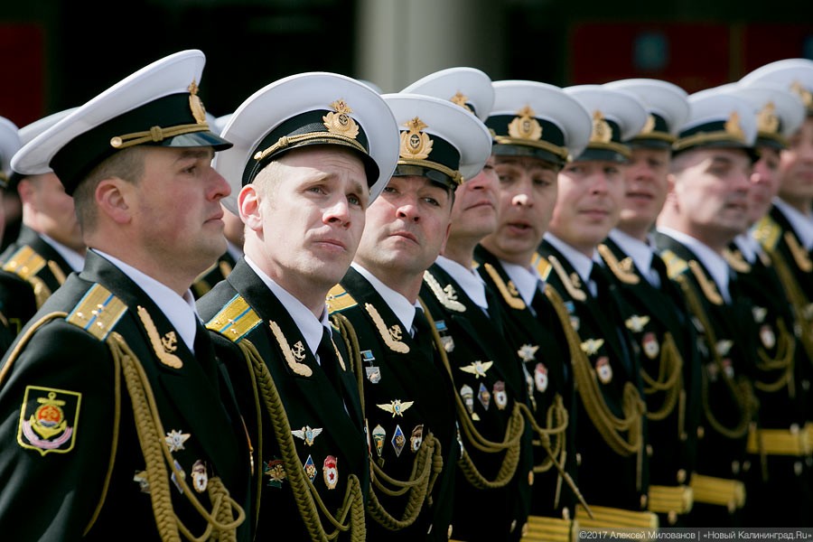 «Гвоздики», «Град» и снег: в Калининграде прошел Парад Победы