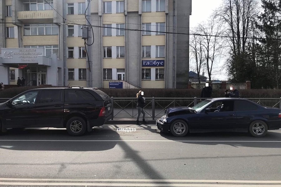 В Калининграде при столкновении трех авто пострадала 4-летняя девочка