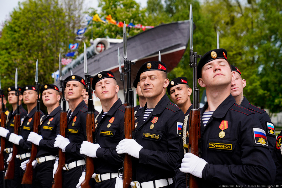 Пушки и «мини-Петр»: в Балтийске прошёл парад в честь Дня Балтфлота (фото)