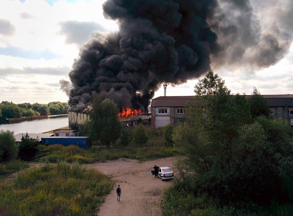 Огонь на ул. Дзержинского распространился на 200 квадратных метров
