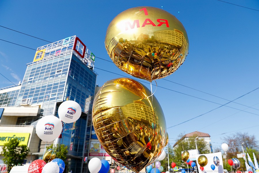 И официальные лица: в Калининграде прошло шествие за достойный труд