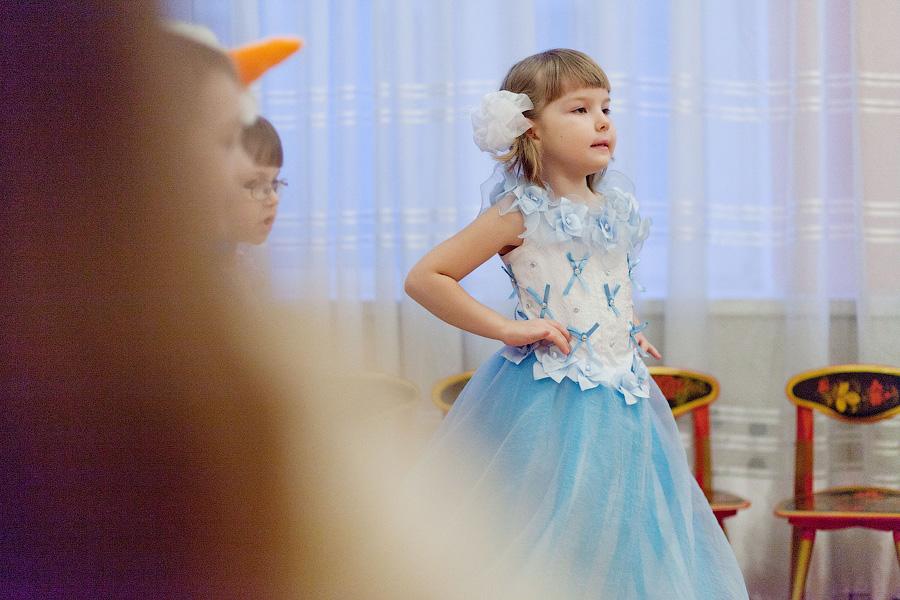“Обычная сказка”: фоторепортаж с новогоднего утренника в детском саду