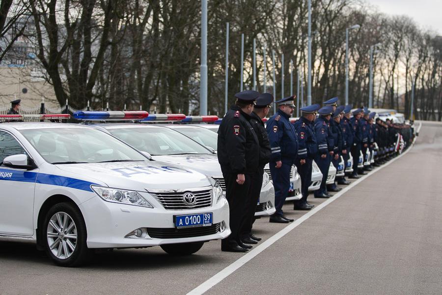 «К несению службы приступить!»: парад полиции у памятника 1200 гвардейцам