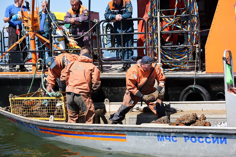 20 тысяч мин под водой: как проходит «разоружение» немецкой баржи под Балтийском (фото)