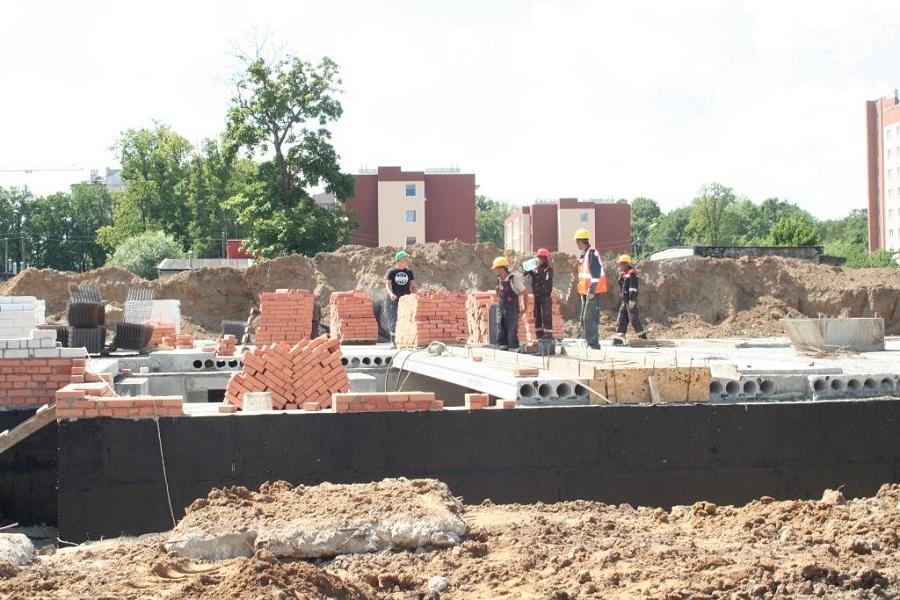 Мэрия сносит «домик, гараж, огород», которые мешают строить детсад на Костикова (фото)