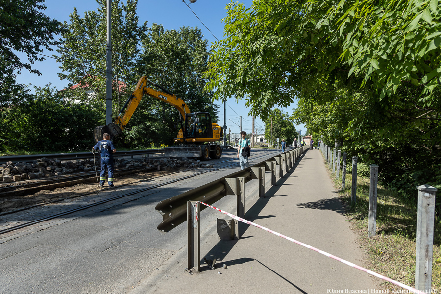 Останется с одним тротуаром: в Калининграде до августа закрыли мост на Суворова (фото)