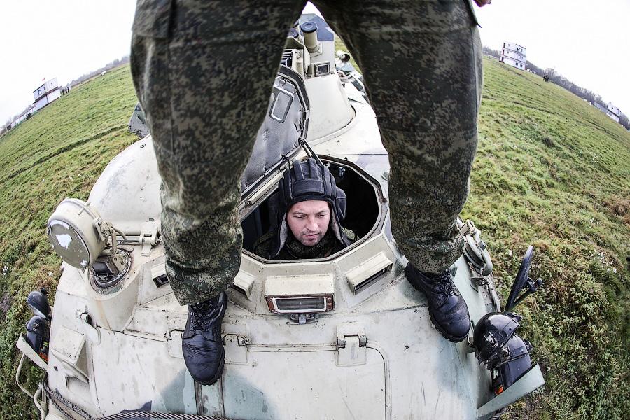 «Огонь!»: боевая подготовка морпехов в Хмелёвке (фото)