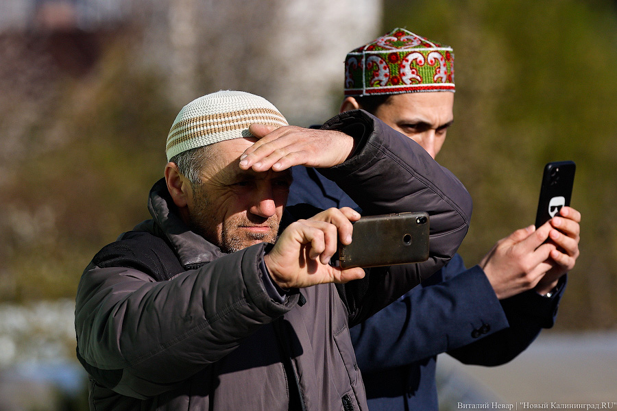 Сотни мусульман совершили под Калининградом молитву в честь Ураза-Байрам (фото)