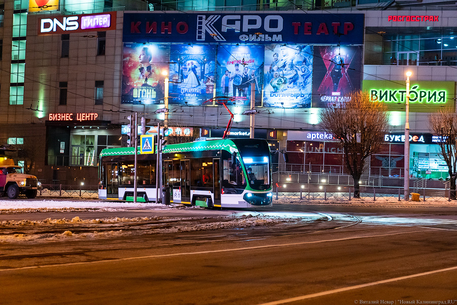 Ночной «Корсар»: на улицы Калининграда вышел новый трамвай (фото)