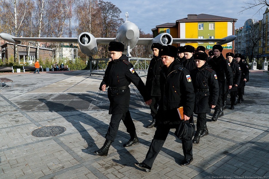 Самолет на ржавом заборе: как в Чкаловске благоустроили Аллею героев авиации