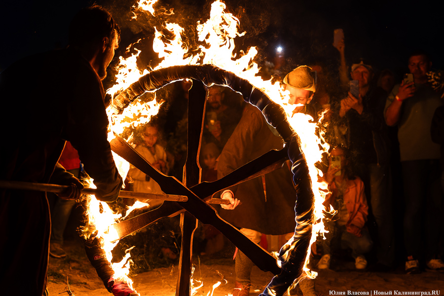 В свете пламени костра: как в Ушкуе отмечали праздник Ивана Купалы (фото)