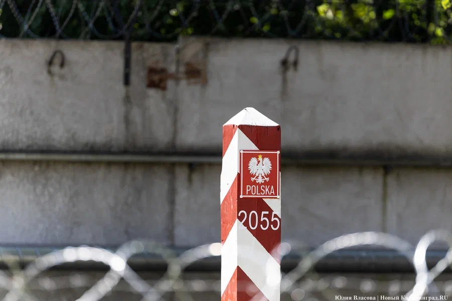 Польша ограничивает въезд по загранпаспортам старого образца