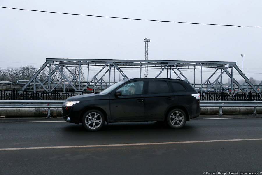 На Суворова без перемен: как «едет» мост через неделю после открытия 