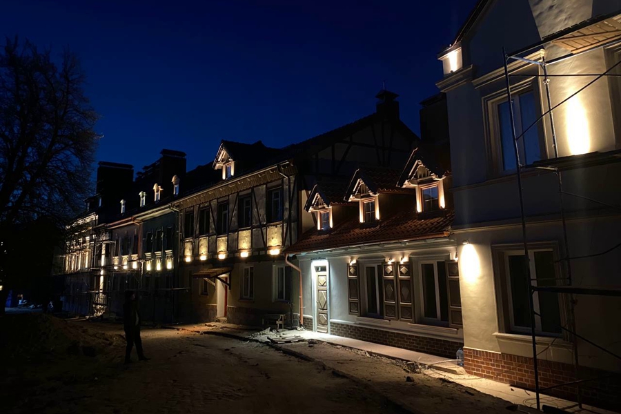 В Железнодорожном тестируют подсветку зданий (фото)