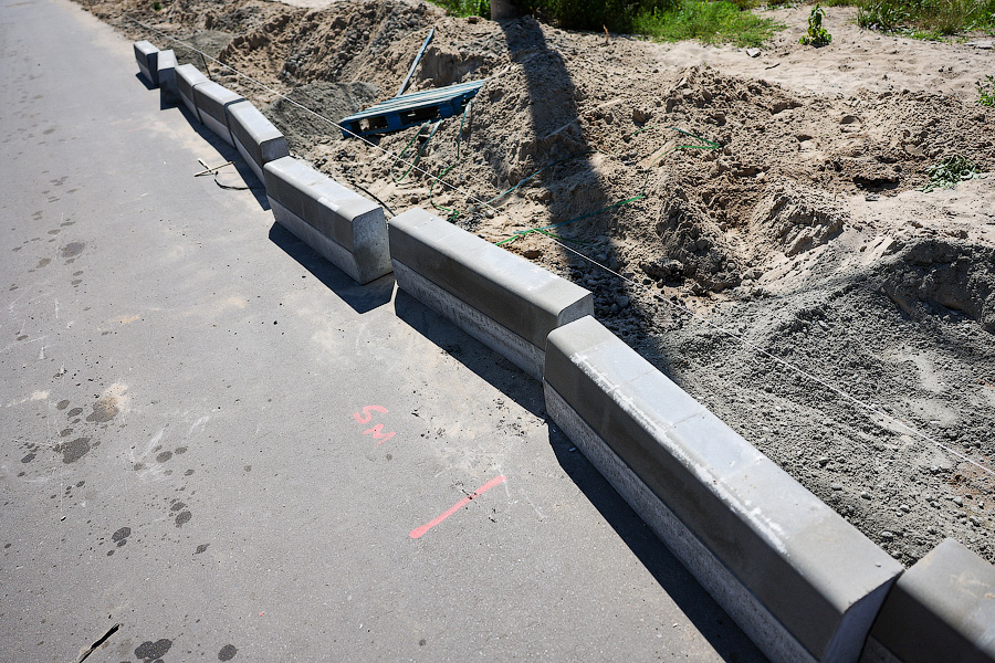 Ремонт на три года: что происходит с ул. Карташева, где сменился подрядчик (фото)