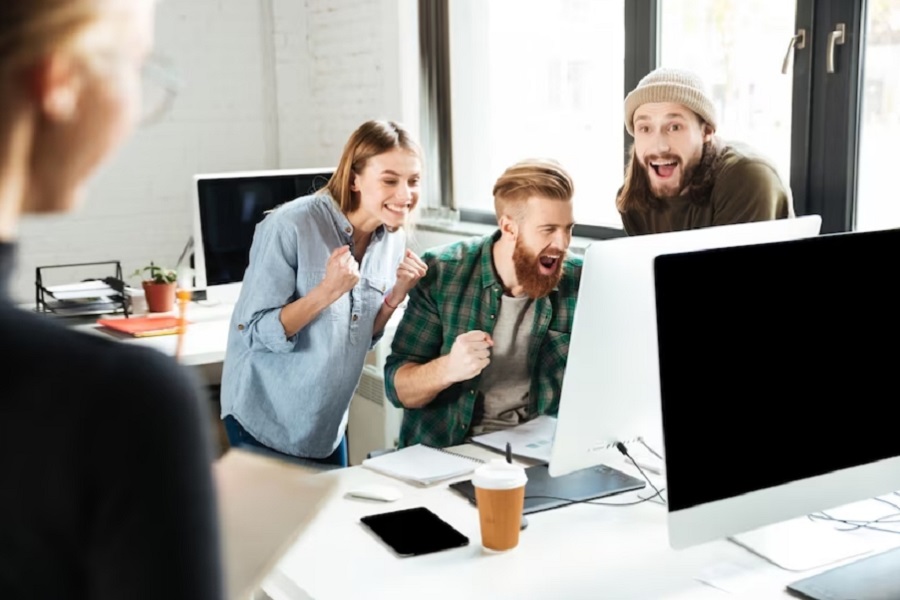 Удаленная работа, высокая зарплата:  получи IT-специальность в Академии ТОП