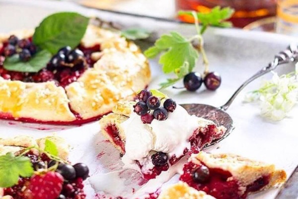 Спешим поделиться: рецепт сладкой галеты с джемом «Ягоды Карелии»