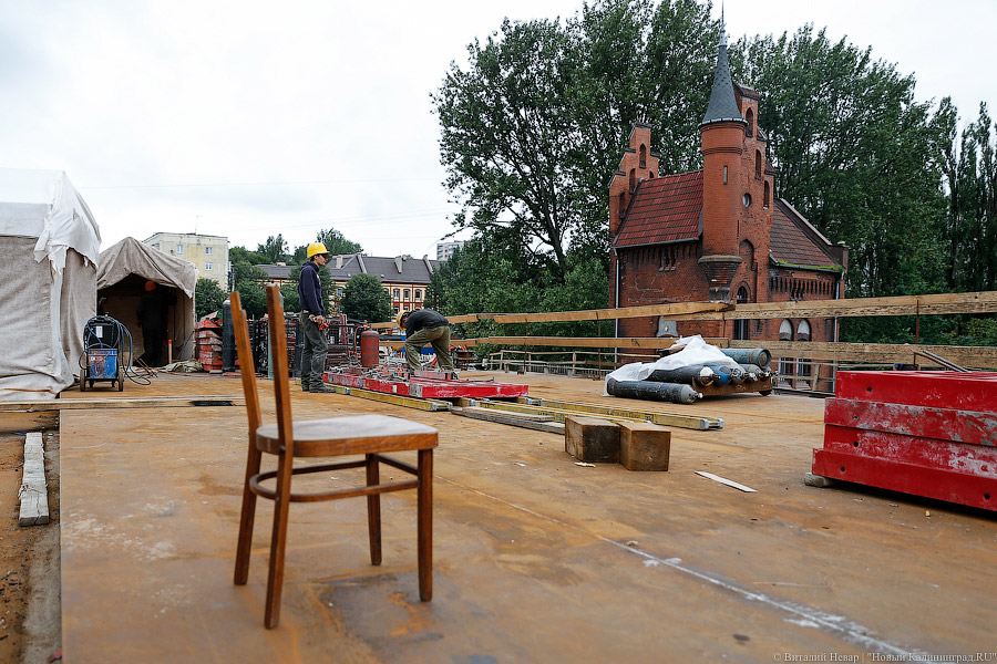 Подарок мэру: как строители успевают ремонтировать Деревянный и Высокий мосты