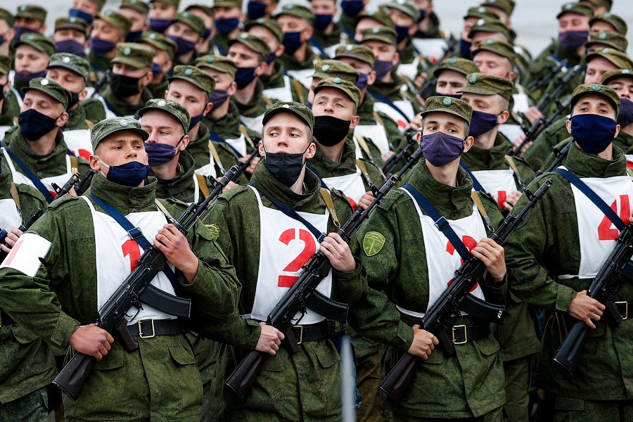 Коронавирусная репетиция: как пешие расчеты готовились к параду в Чкаловске