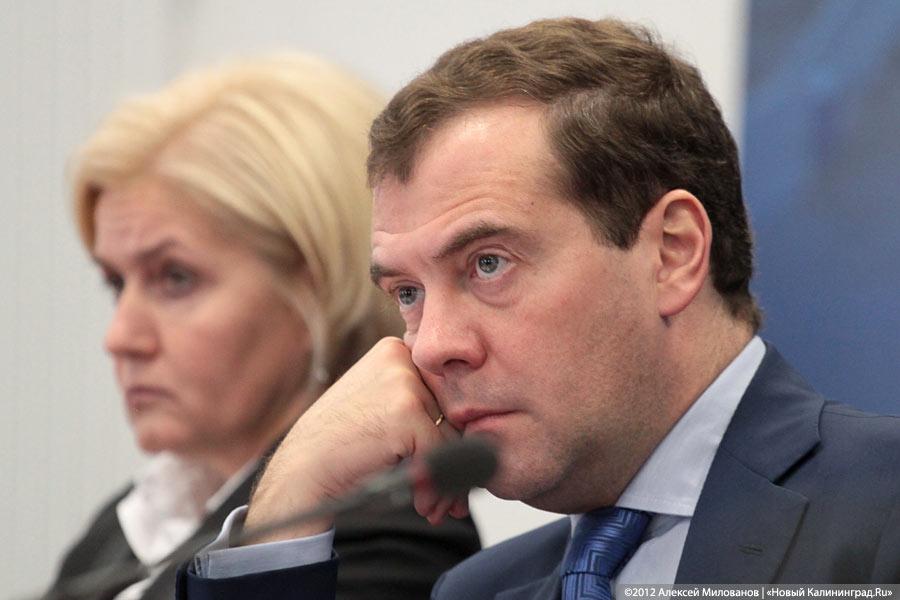 «Второе лицо»: премьер Медведев в фотографиях