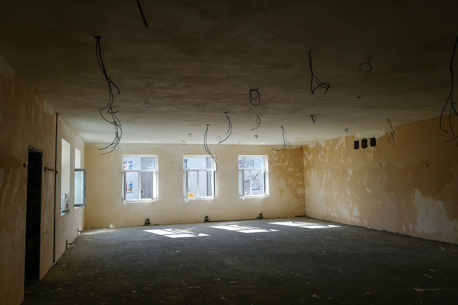 Почему в маске, почему без маски: в Калининграде продолжаются социальные стройки