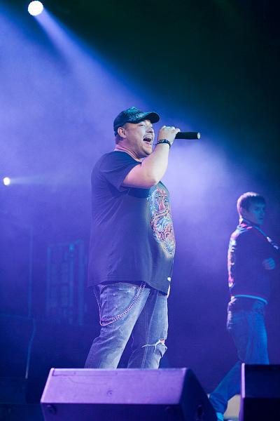 «Вспомнить все»: фоторепортаж с концерта группы «Руки вверх»