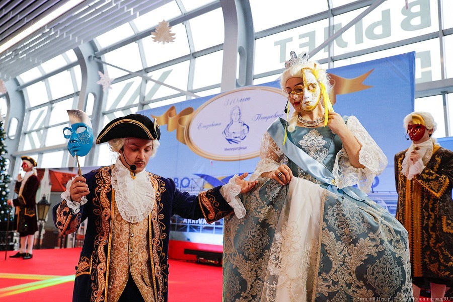 Кринолины в тумане: в «Храброво» дали бал в честь Елизаветы Петровны (фото)