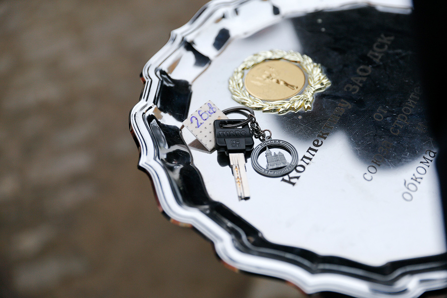 «Просто не верится»: дольщики КЖС спустя 15 лет получили квартиры