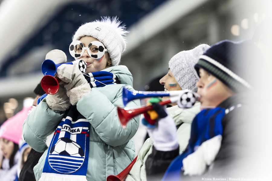 «Не футбол, а регби»: снежный матч «Балтика» — «Спартак» в фотографиях