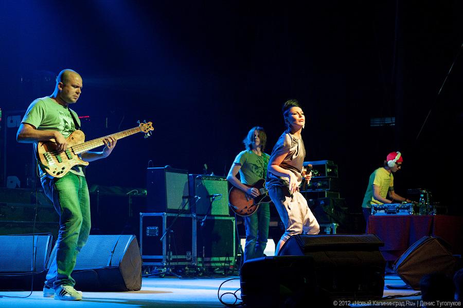 «Ну вот и поговорили»: фоторепортаж с концерта певицы Елки