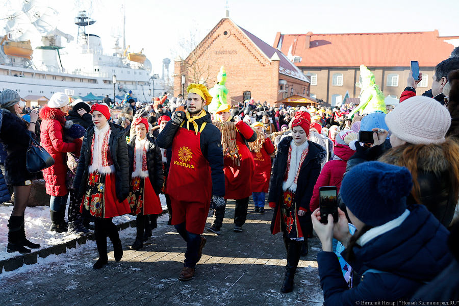 Дым, шум, колбаса: в Калининграде прошел День длинной колбасы