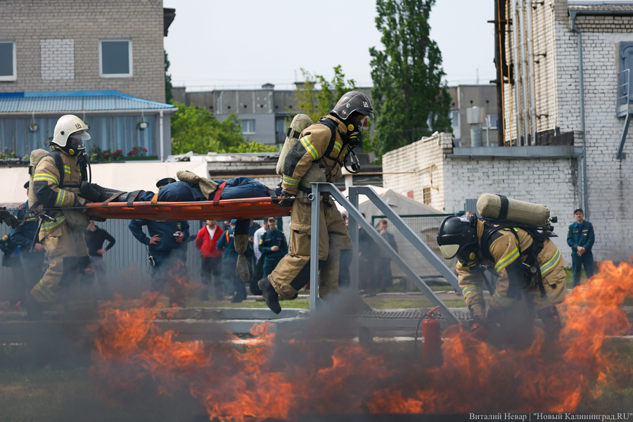 И огонь, и вода: как проходил финал областного конкурса МЧС в Калининграде (фото)