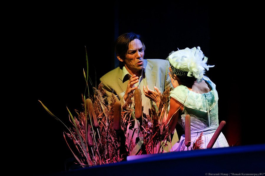 Попались на удочку: как прошла премьера спектакля «Рыбалка с Чеховым»