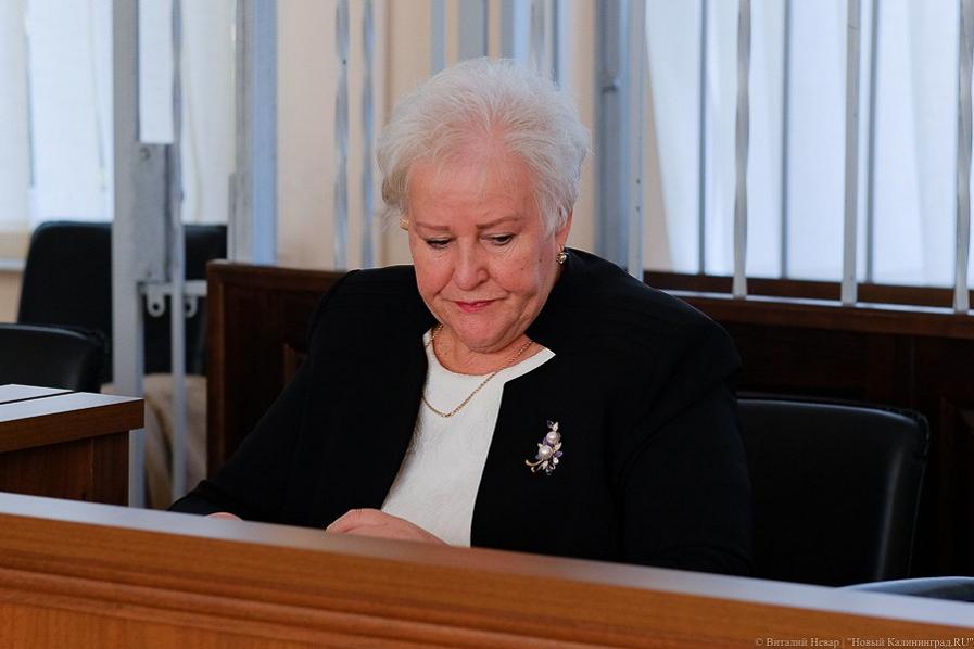 Судебное разбирательство по делу экс-директора 49-го лицея отложено из-за болезни Осиповой