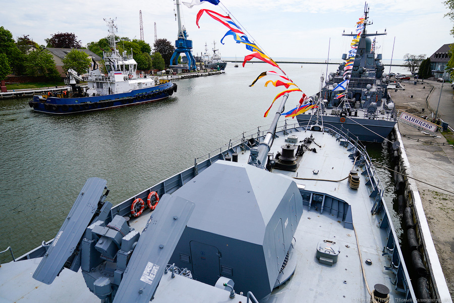 Пушки и «мини-Петр»: в Балтийске прошёл парад в честь Дня Балтфлота (фото)